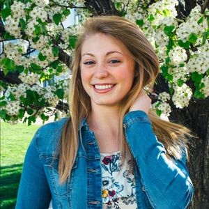 Meet your Posher, Halie